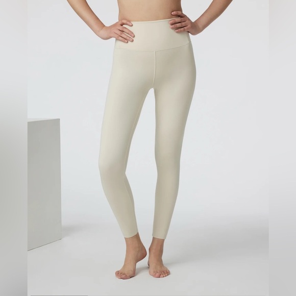 NWT Vuori Women’s Evolve Legging in Bone Cream Color Size Small - Picture 1 of 8